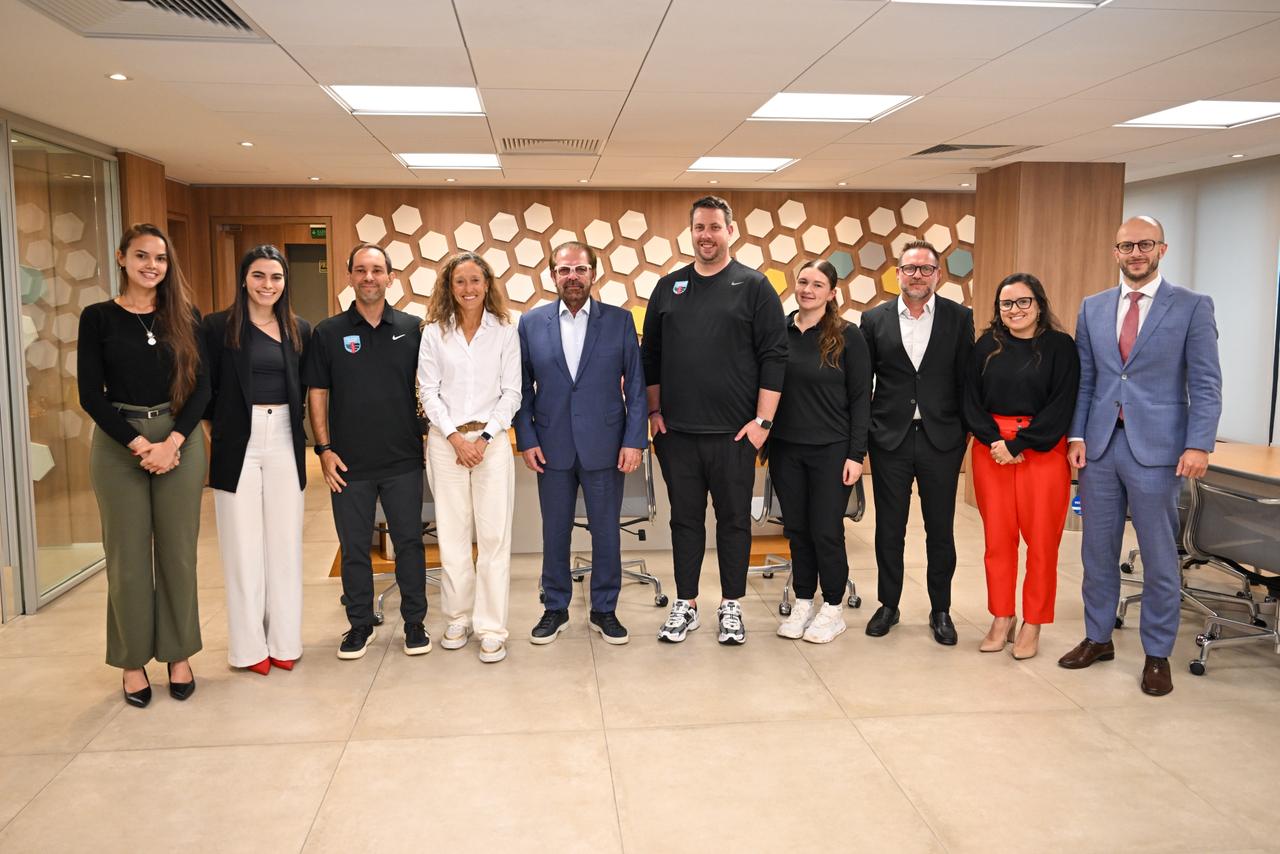 O CCLA Advogados assessora o Kansas City Current em todas as frentes desse projeto, desde a estruturação societária e regulatória até a interlocução com entes públicos e entidades esportivas. Temos orgulho de contribuir para uma iniciativa verdadeiramente pioneira, que nasce com o propósito de aprender com a tradição e o talento do futebol feminino brasileiro e, ao mesmo tempo, compartilhar as boas práticas, modelos de governança e experiências bem-sucedidas da liga e do esporte norte-americano.